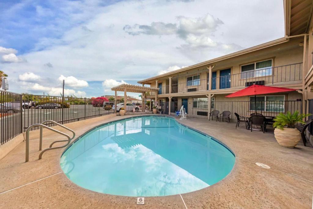 Best Western Hanford Inn Buitenkant foto