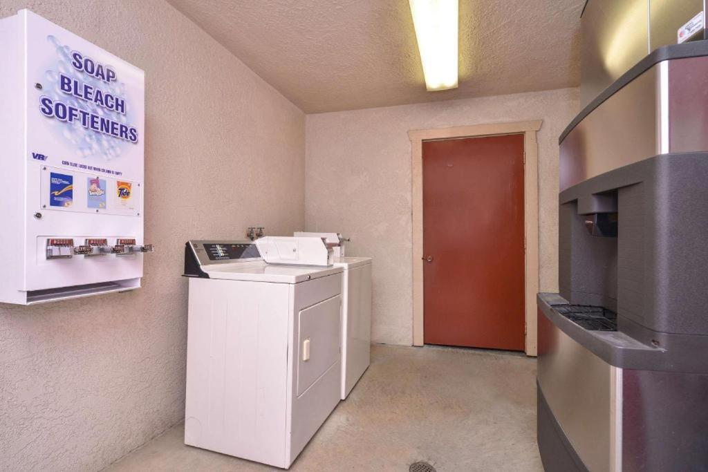 Best Western Hanford Inn Buitenkant foto